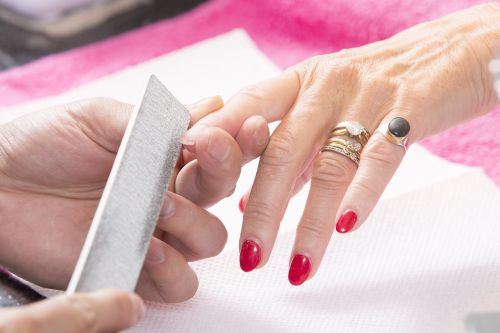 Manicure behandeling Manicure behandeling